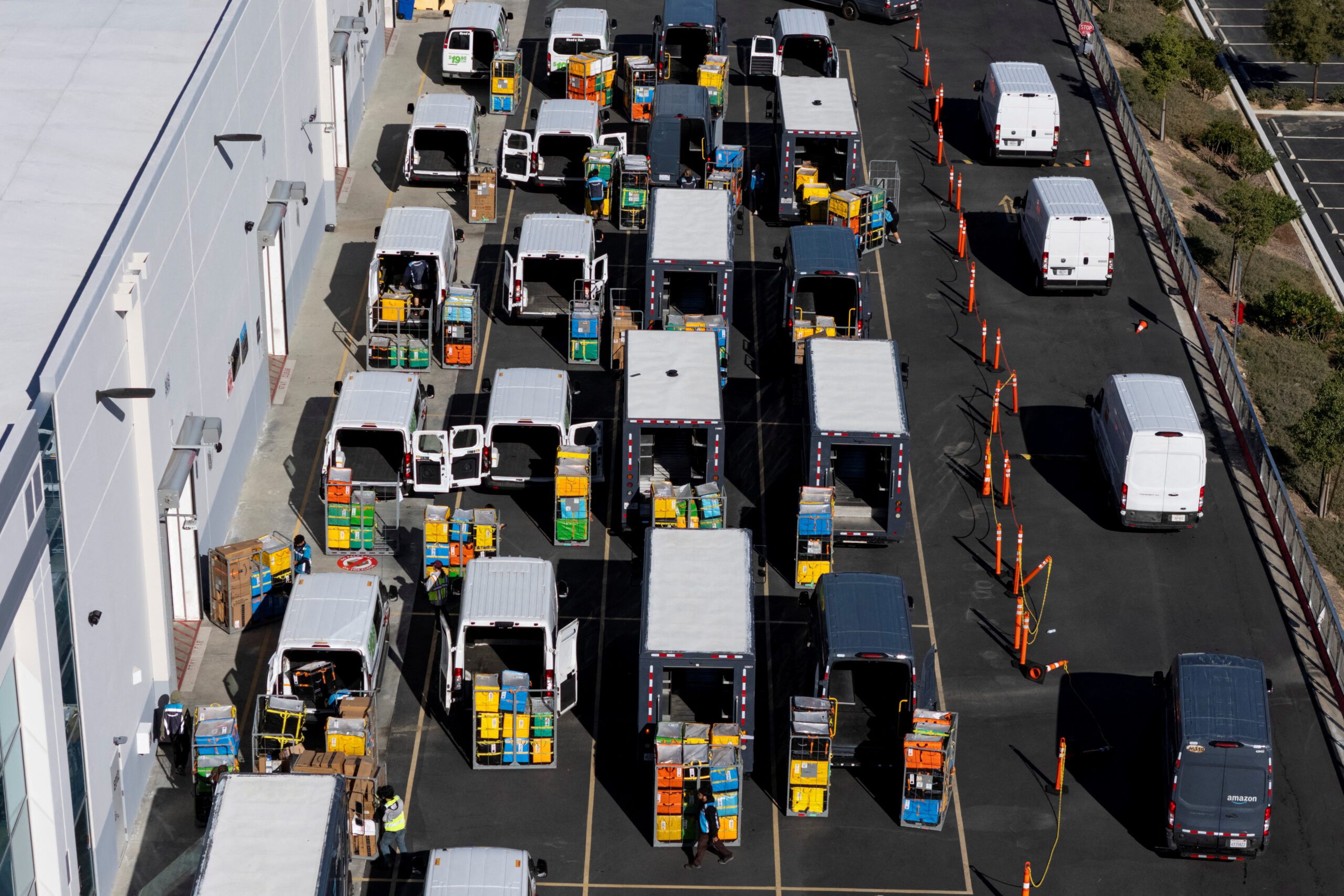 Amazon strikes deal with USPS that maintains 80% of package volume