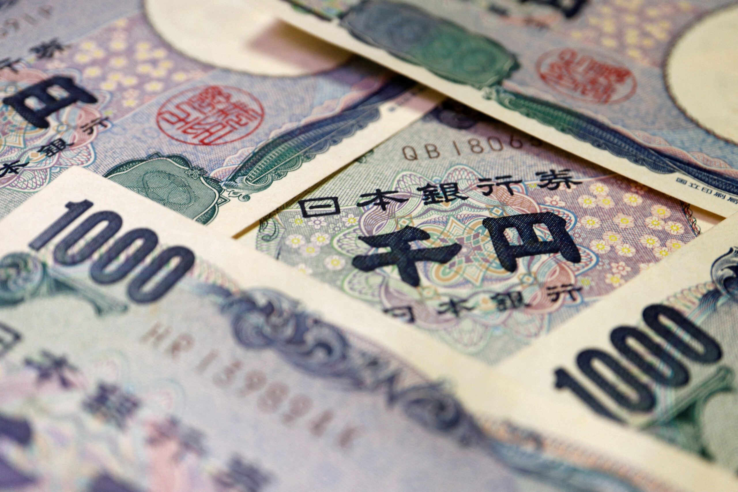 Japan plans to better manage war chest for yen intervention, draft report shows