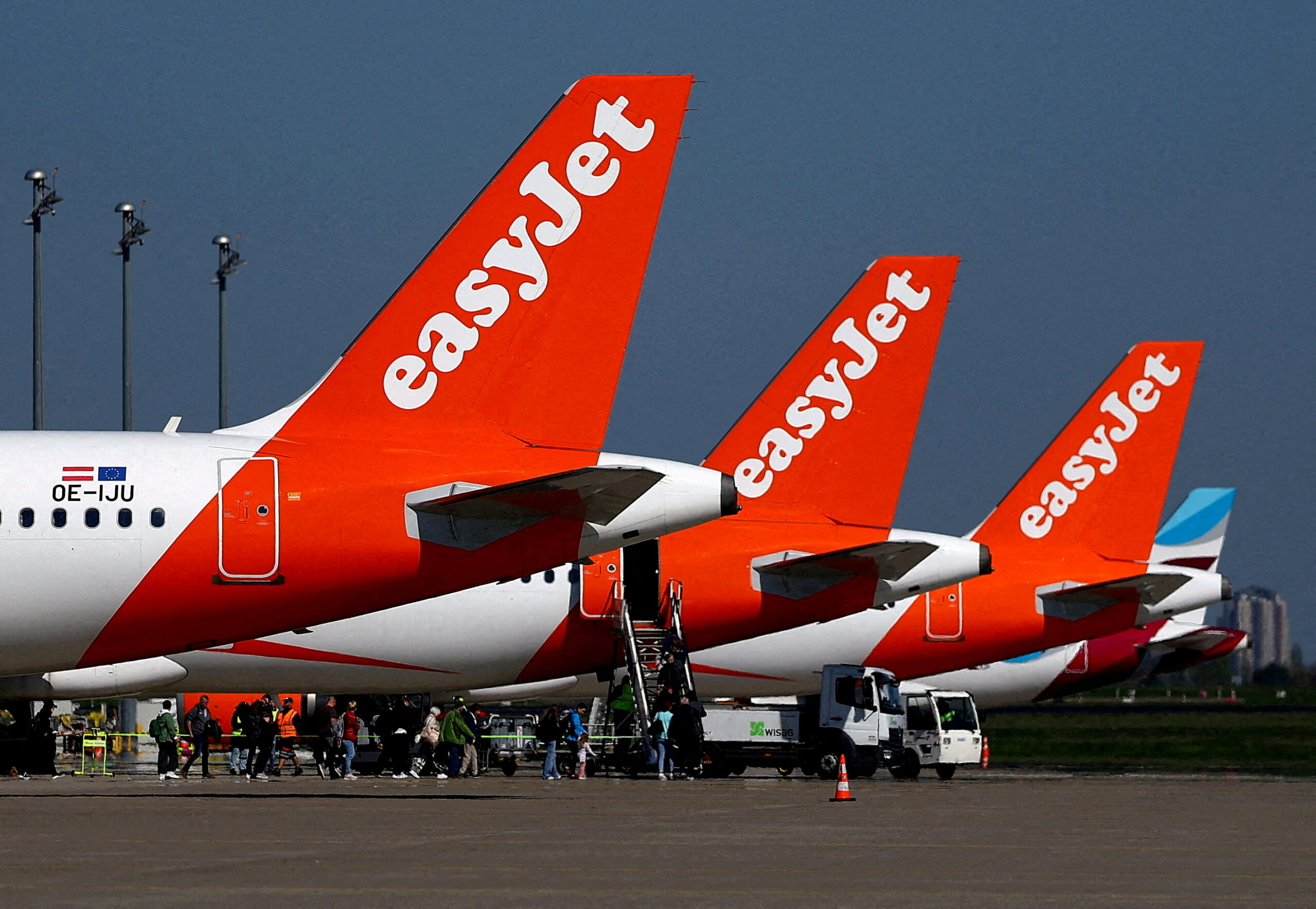 EU to review airline ownership rules, threatening easyJet bids