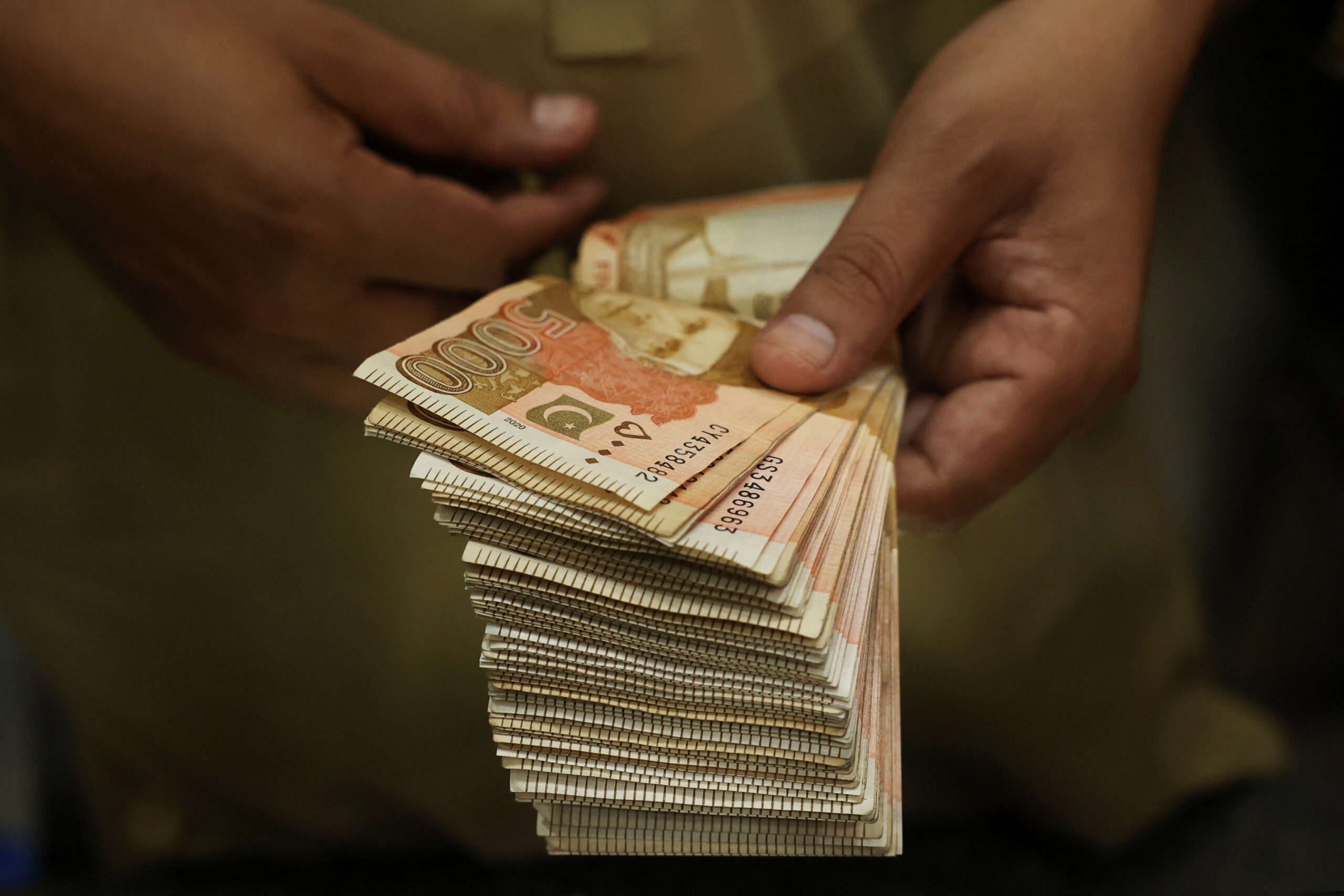 Pakistan seeks $10 billion fund from US after mediating Iran talks, sources say